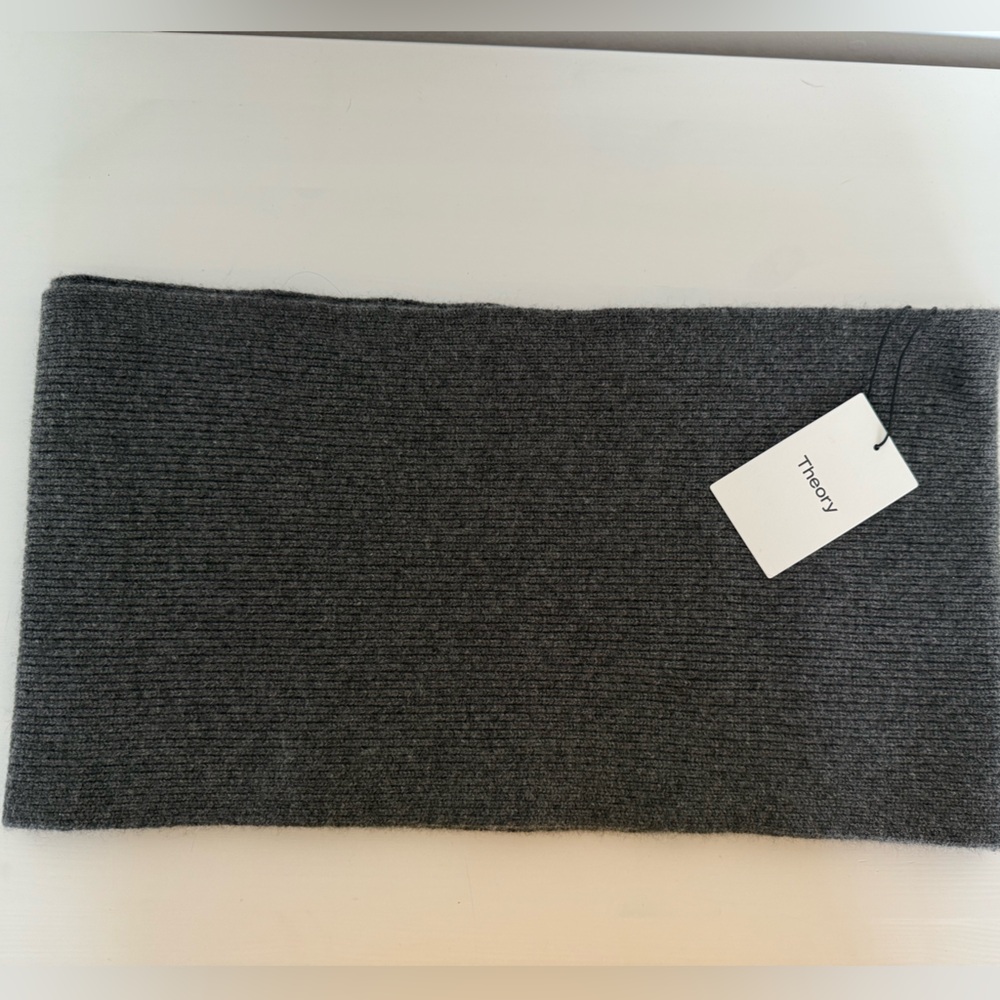 Theory Camden Scarf in Ribbed Cashmere -  Grey Heather